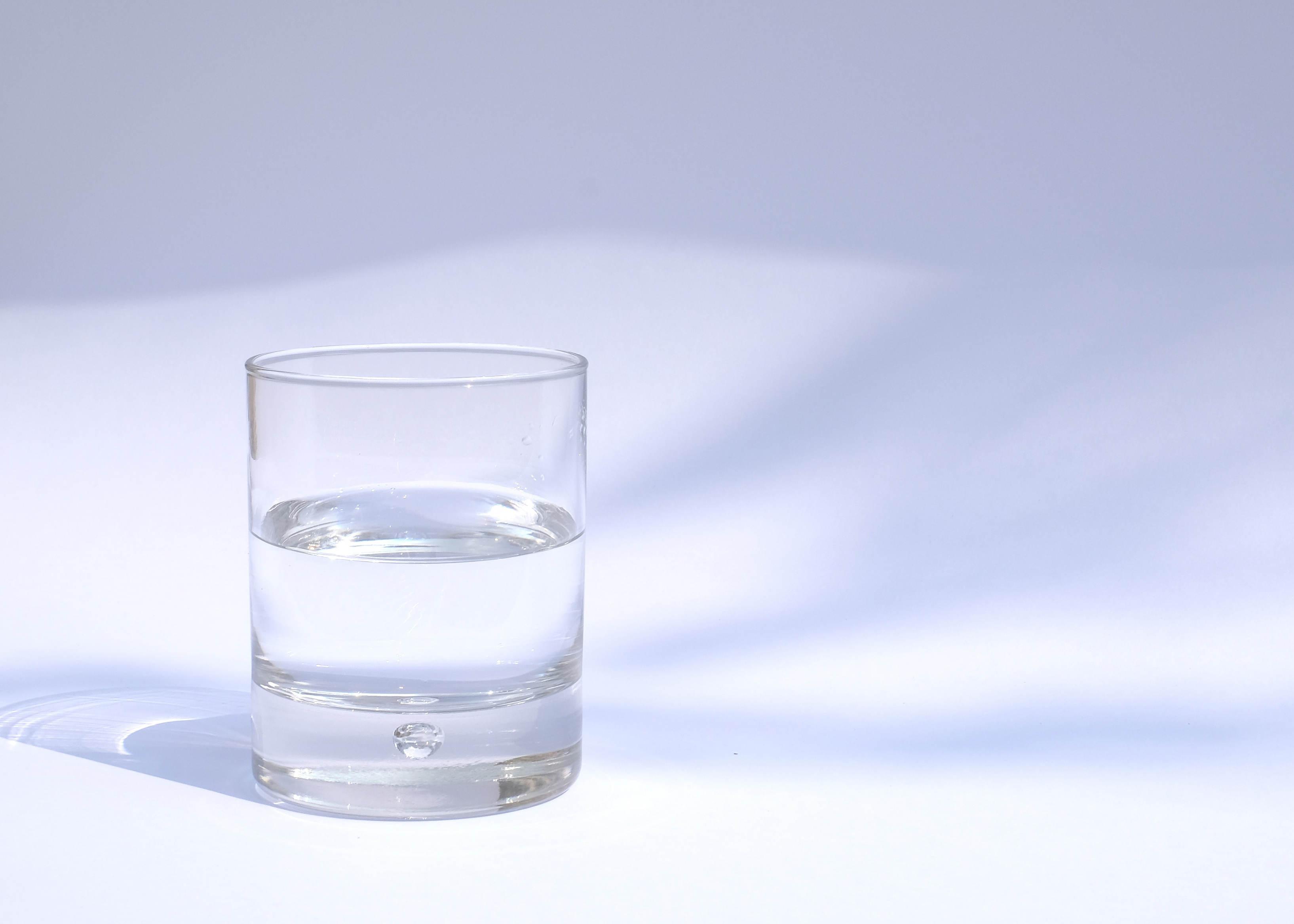 Можно ли пить воду во время тренировок?  фото к статье