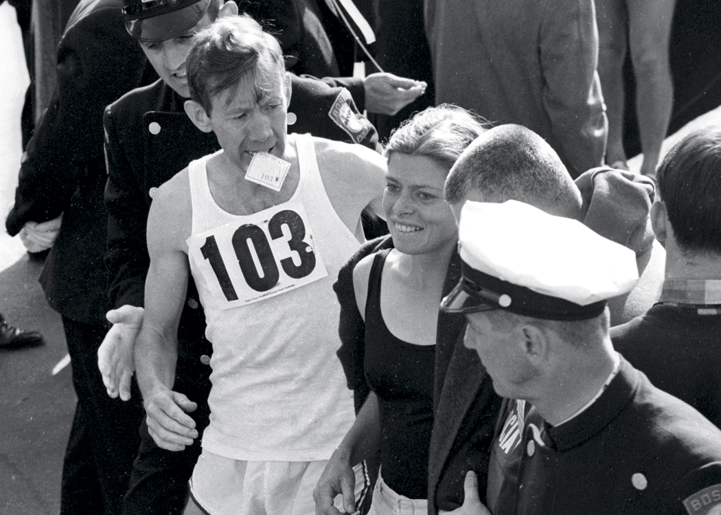Бобби Гибб — первая женщина, пробежавшая марафон фото к статье