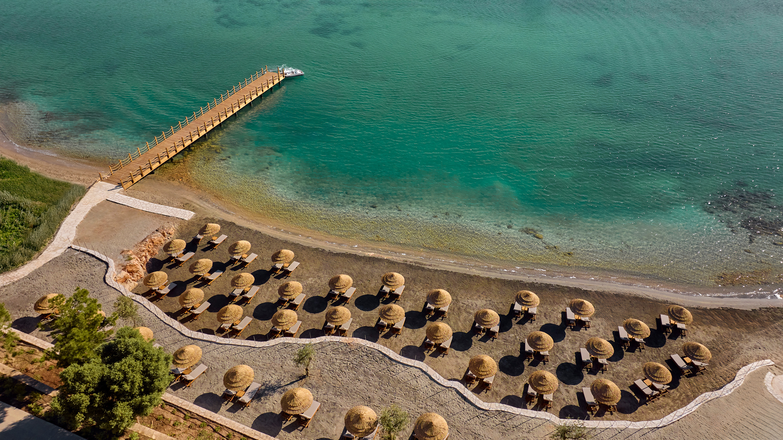 Anda-Barut-Collection-Lifestyle-Beach-5.jpg